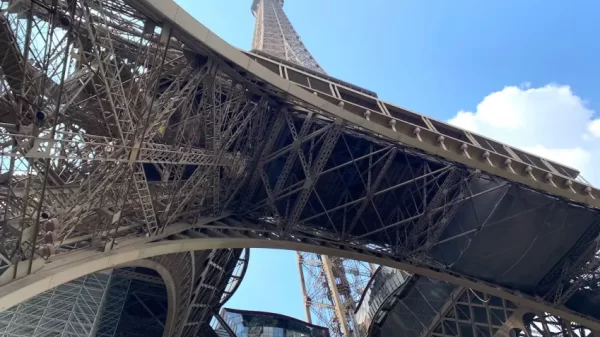 wieża eiffela paryż
