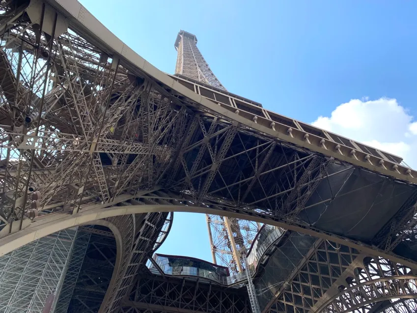 wieża eiffela paryż